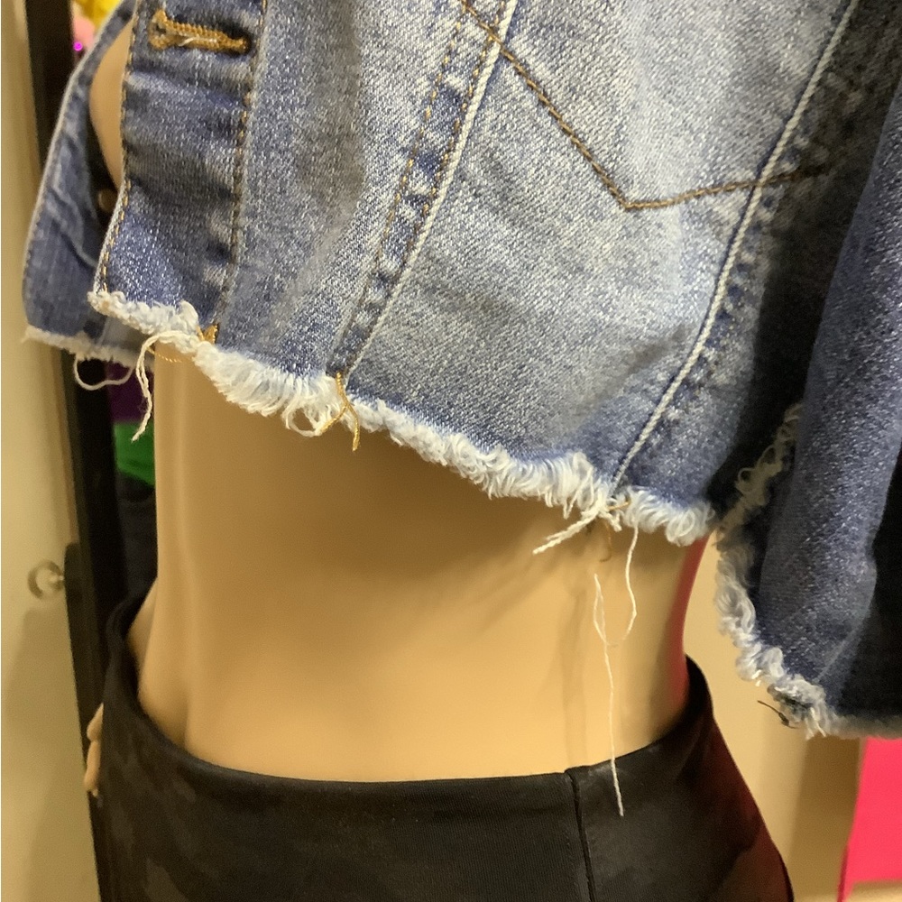 Madden NYC Junior's Cropped Denim Jacket๐ - Picture 13 of 15
